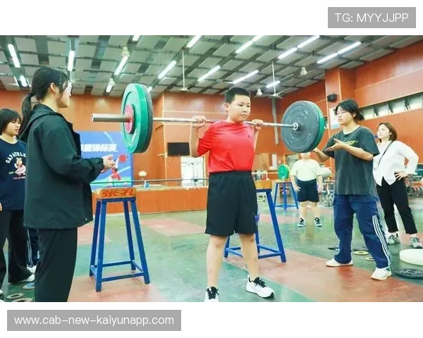 举重俱乐部完善青少年训练康复一体化服务体系，举重训练营